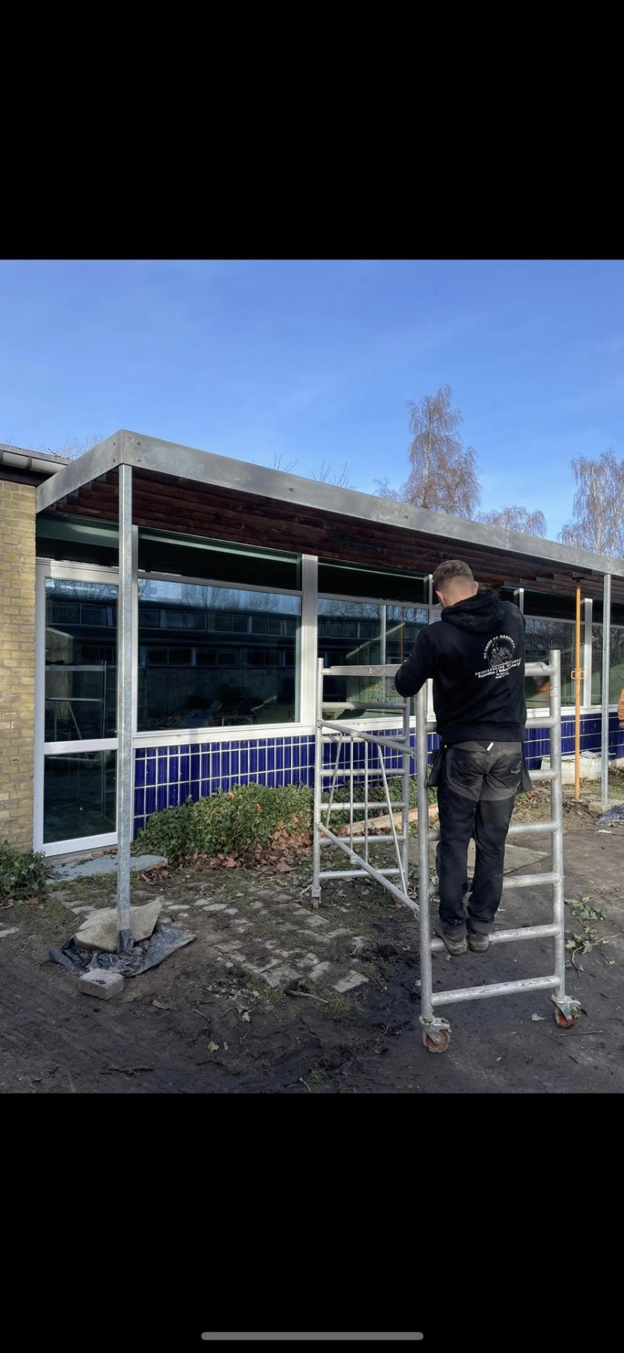 Montage af stålkonstruktioner på byggeplads
